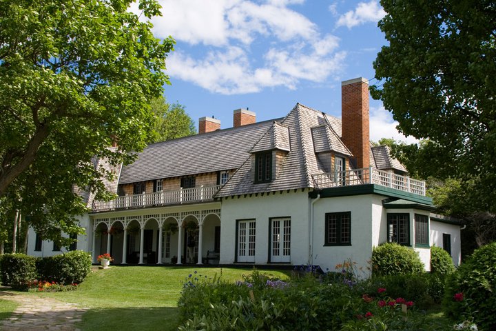 Exterior image the Leacock Museum National Historic Site in the summer